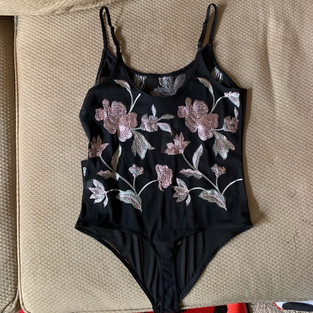 Sheer Floral Bodysuit - Picture 2 of 5